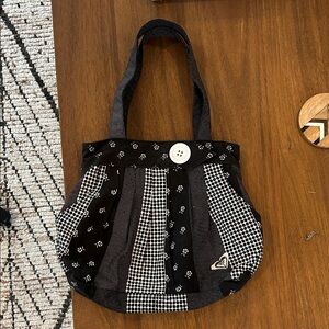 Roxy- surfer girl Black and White cotton Bag